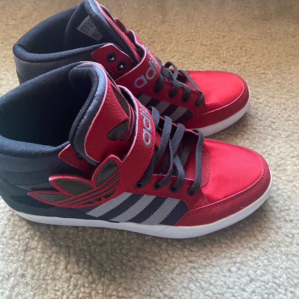 Worn 2xs!🔥. See pics, cleaning sneaker closet, too cute to just sit in closet!